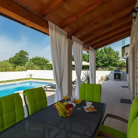 Holiday home Melani Smoljanci