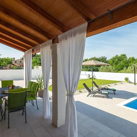 Holiday home Melani *