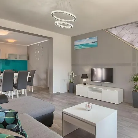 Holiday home Melani *