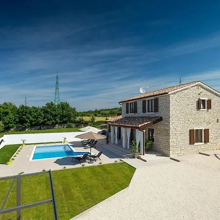 Holiday home Melani Smoljanci
